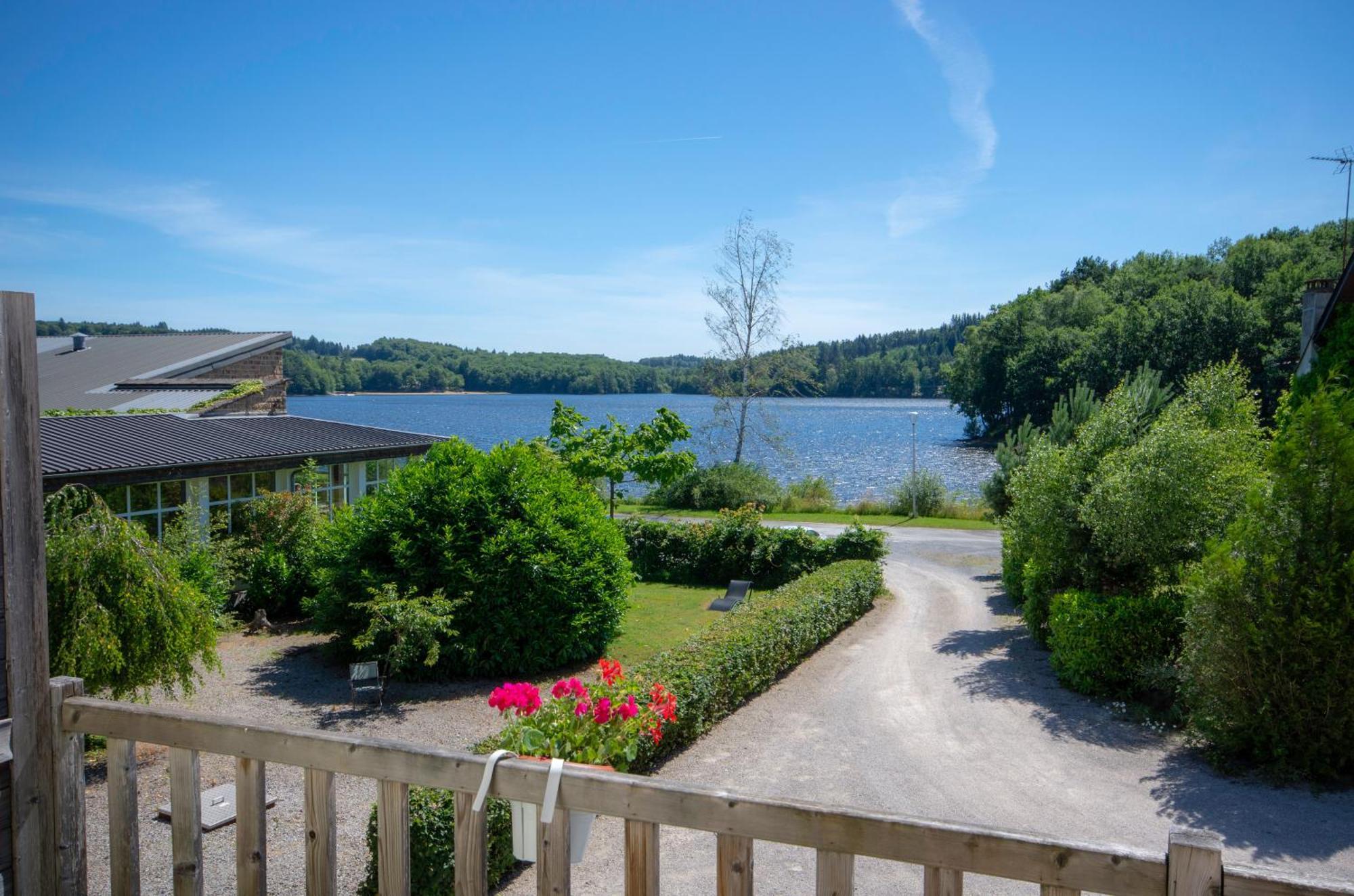 Logis Hotel Du Lac Neuvic  Eksteriør billede