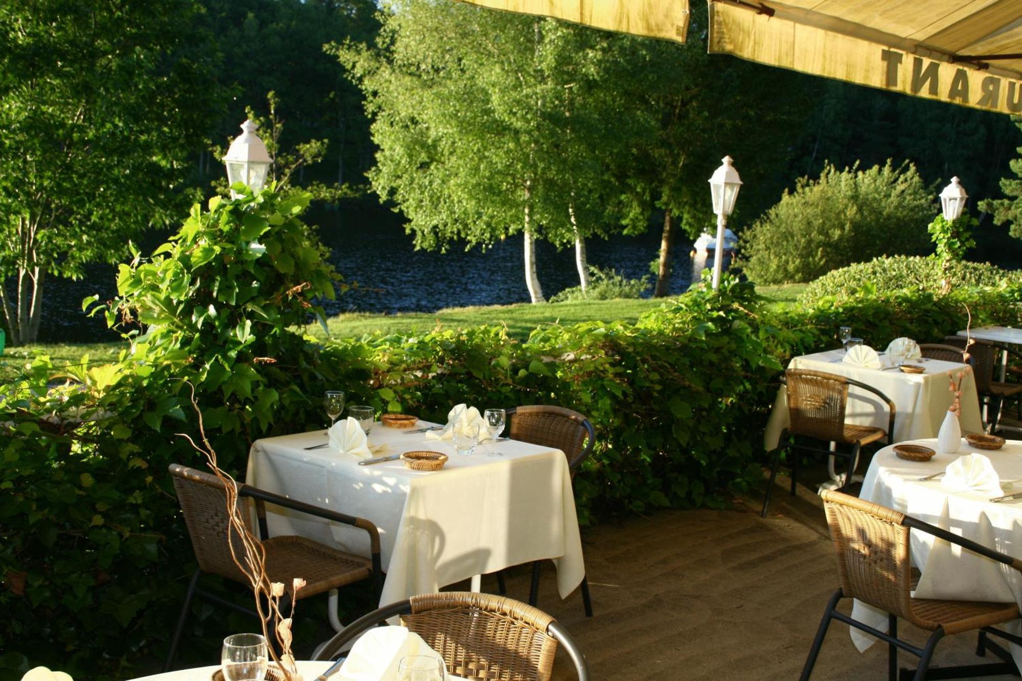 Logis Hotel Du Lac Neuvic  Eksteriør billede