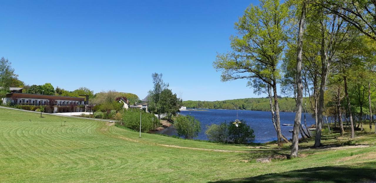 Logis Hotel Du Lac Neuvic  Eksteriør billede
